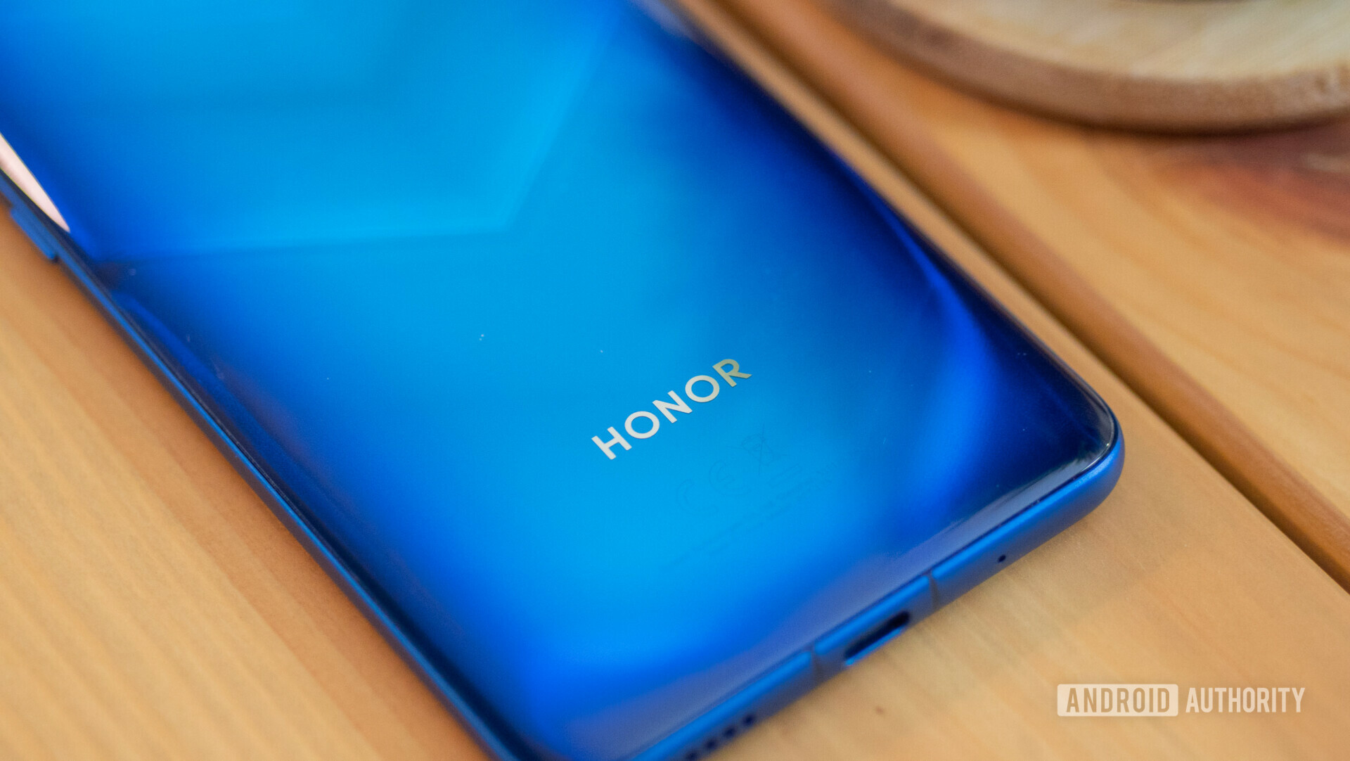 blue version of honor view 20 back with HONOR logo