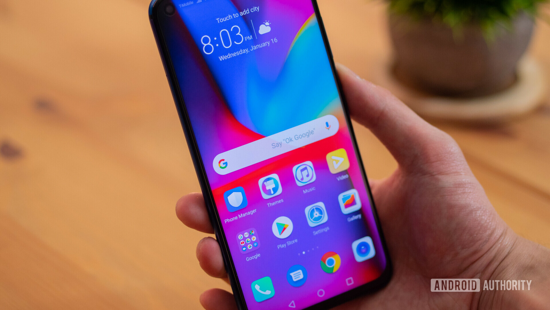 honor view 20 held in hand