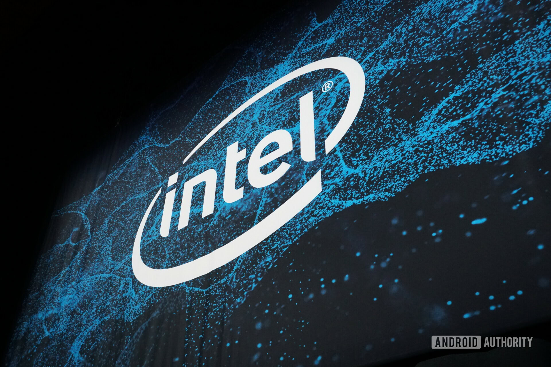 Intel programs. Artificial Intel одежда. Интелси. IGUIDES logo.