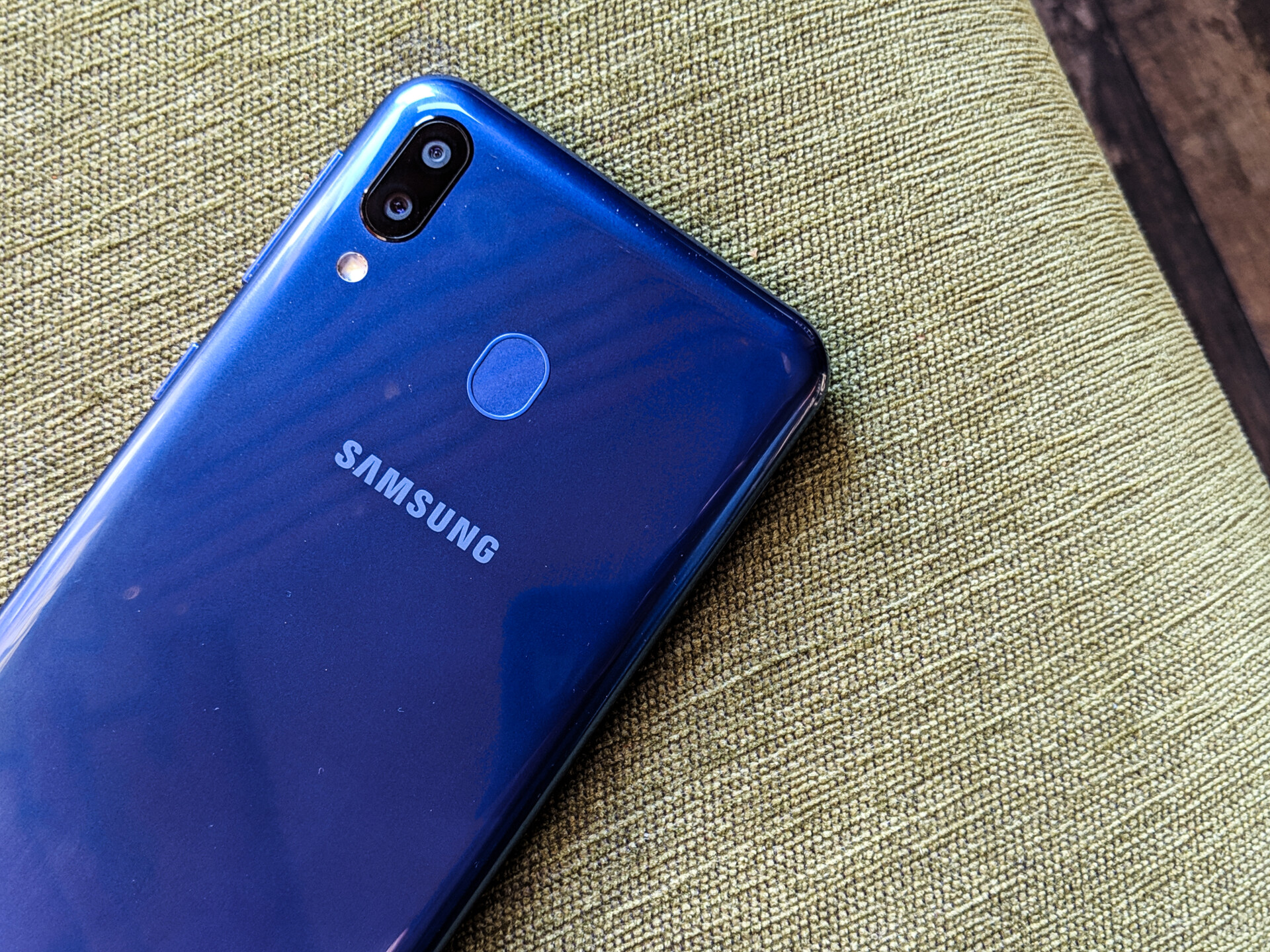 Back side of a blue Samsung Galaxu M20 featuring dual cameras.