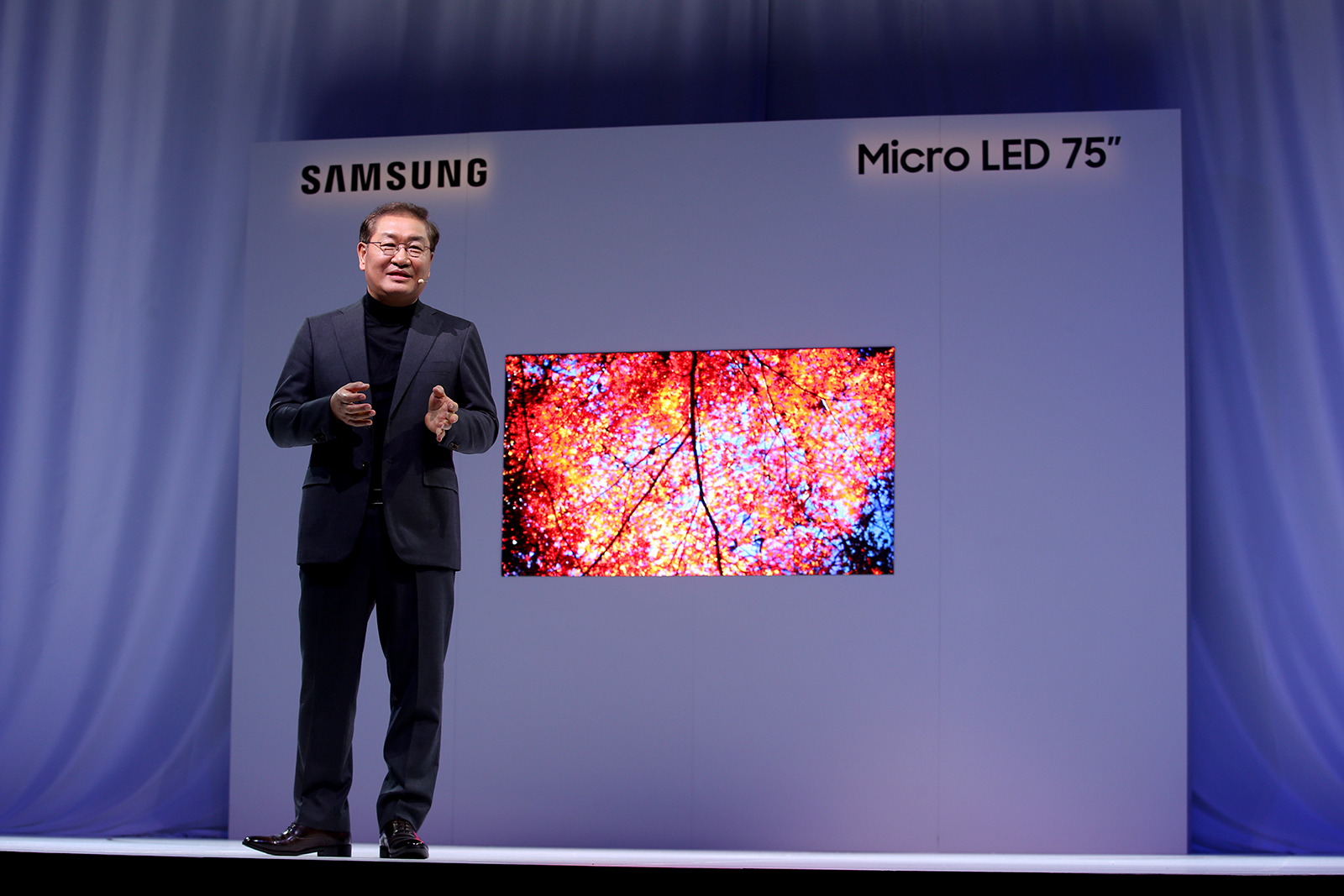 Samsung 75-inch, 4K MicroLED display on stage at CES 2019