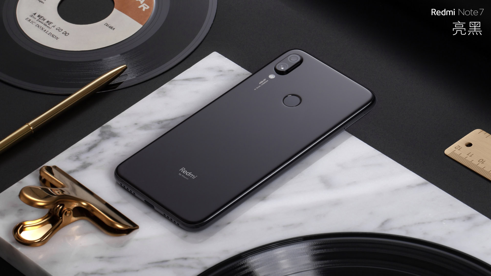 A black Redmi Note 7.