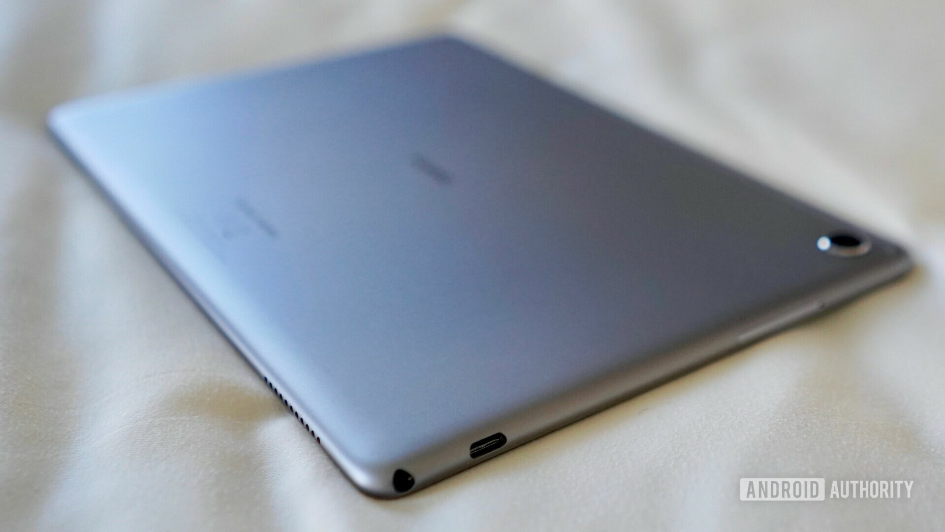 HUAWEI MediaPad 5 Lite corner with headphone jack and usb type-c jack