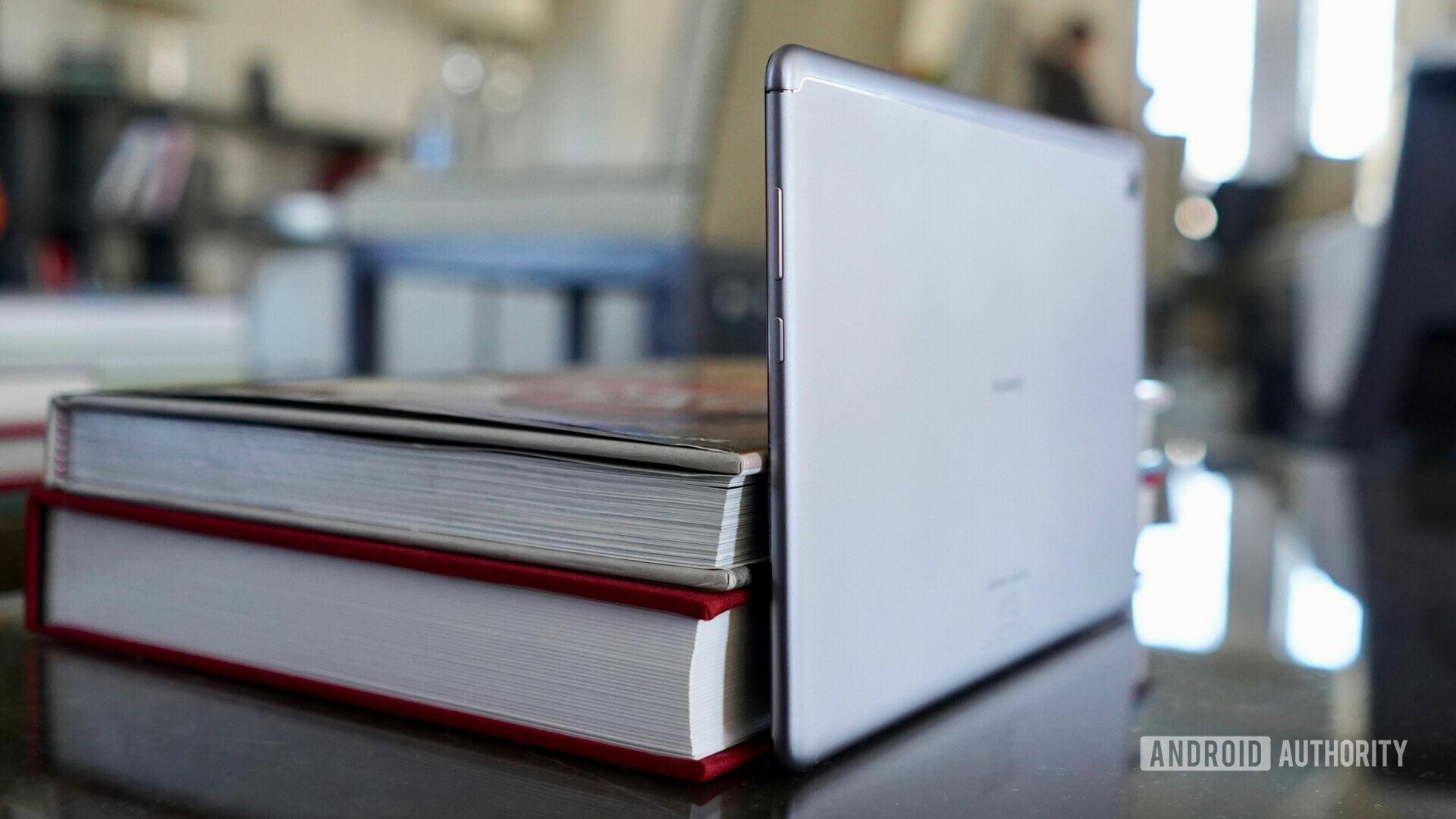 side view of HUAWEI MediaPad M5 Lite