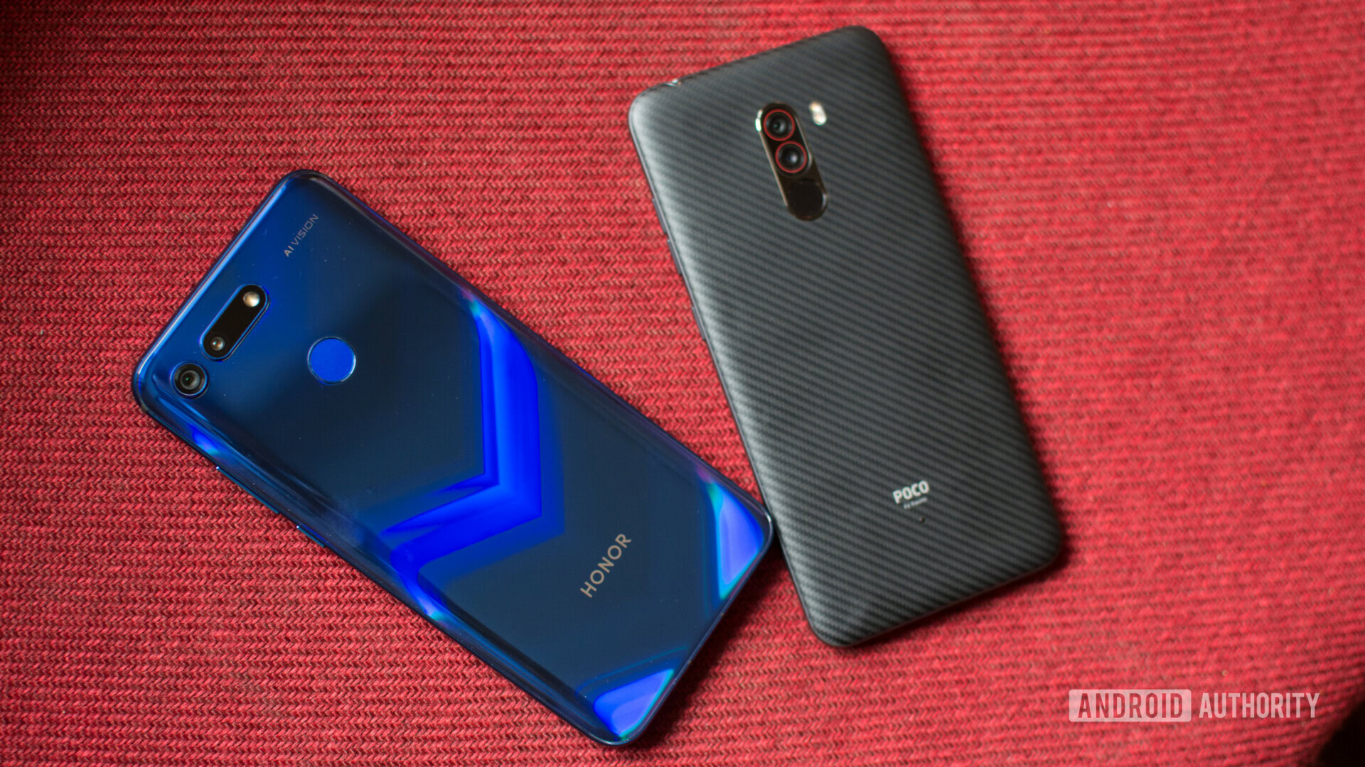 HONOR View 20 vs POCOphone F1 Back