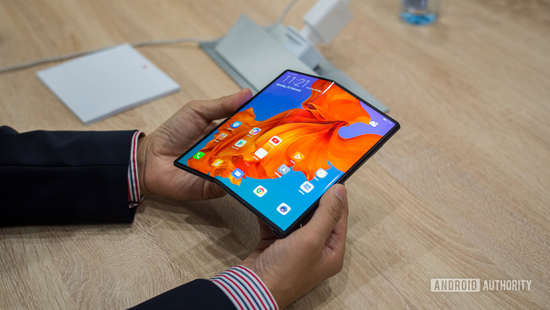 HUAWEI Mate X Foldable Phone Hands On display unfolded