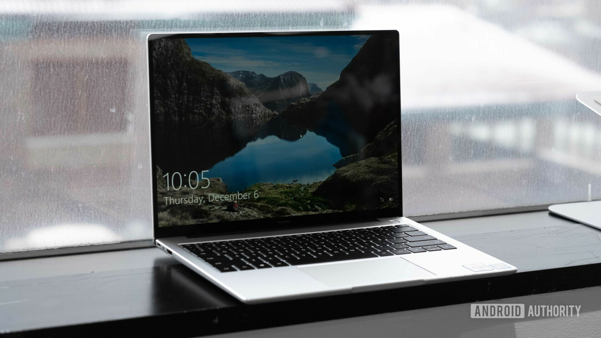 HUAWEI MateBook 14 open