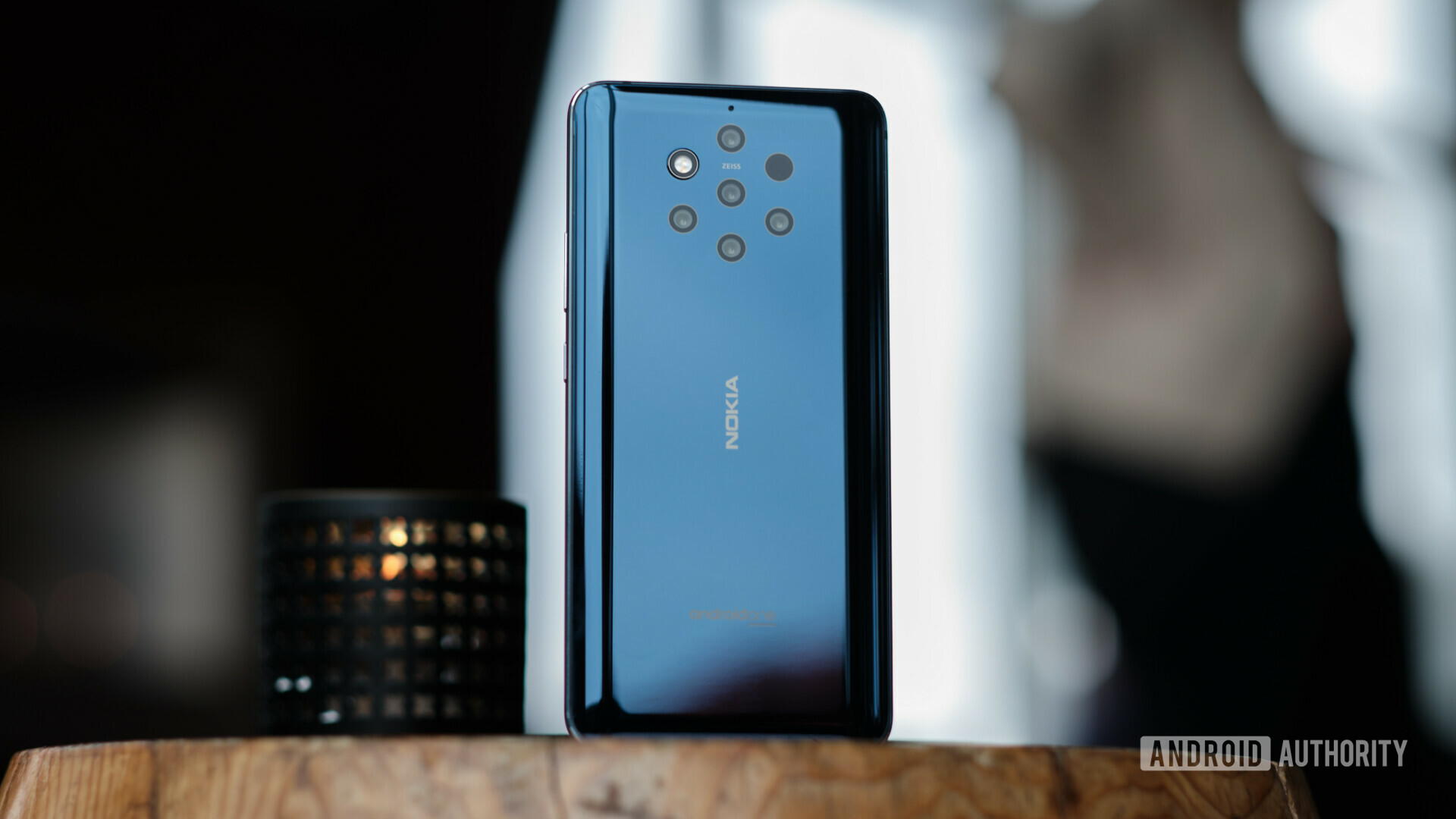 Nokia 9 back with five cameras