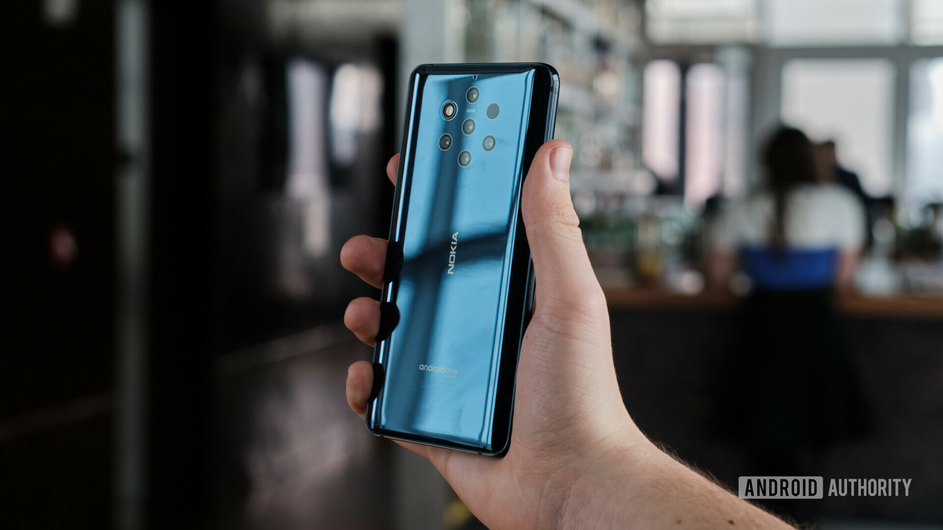 Backside photo of the Nokia 9 PureView held in a hand.