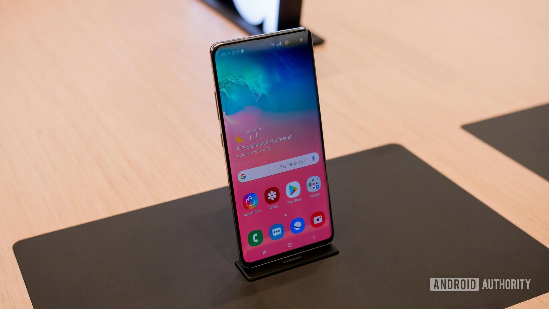 Samsung Galaxy S10 5G with dynamic AMOLED display