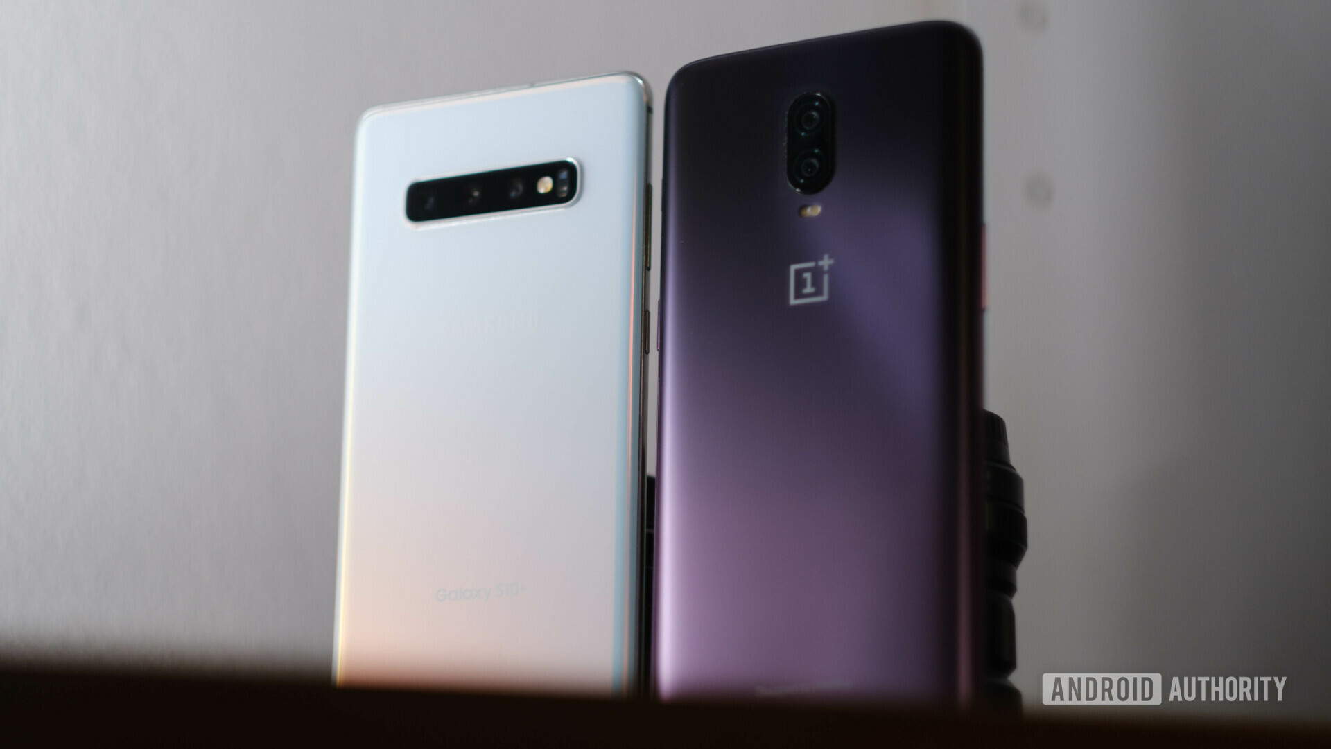 Samsung Galaxy S10 Plus vs OnePlus 6T at an angle