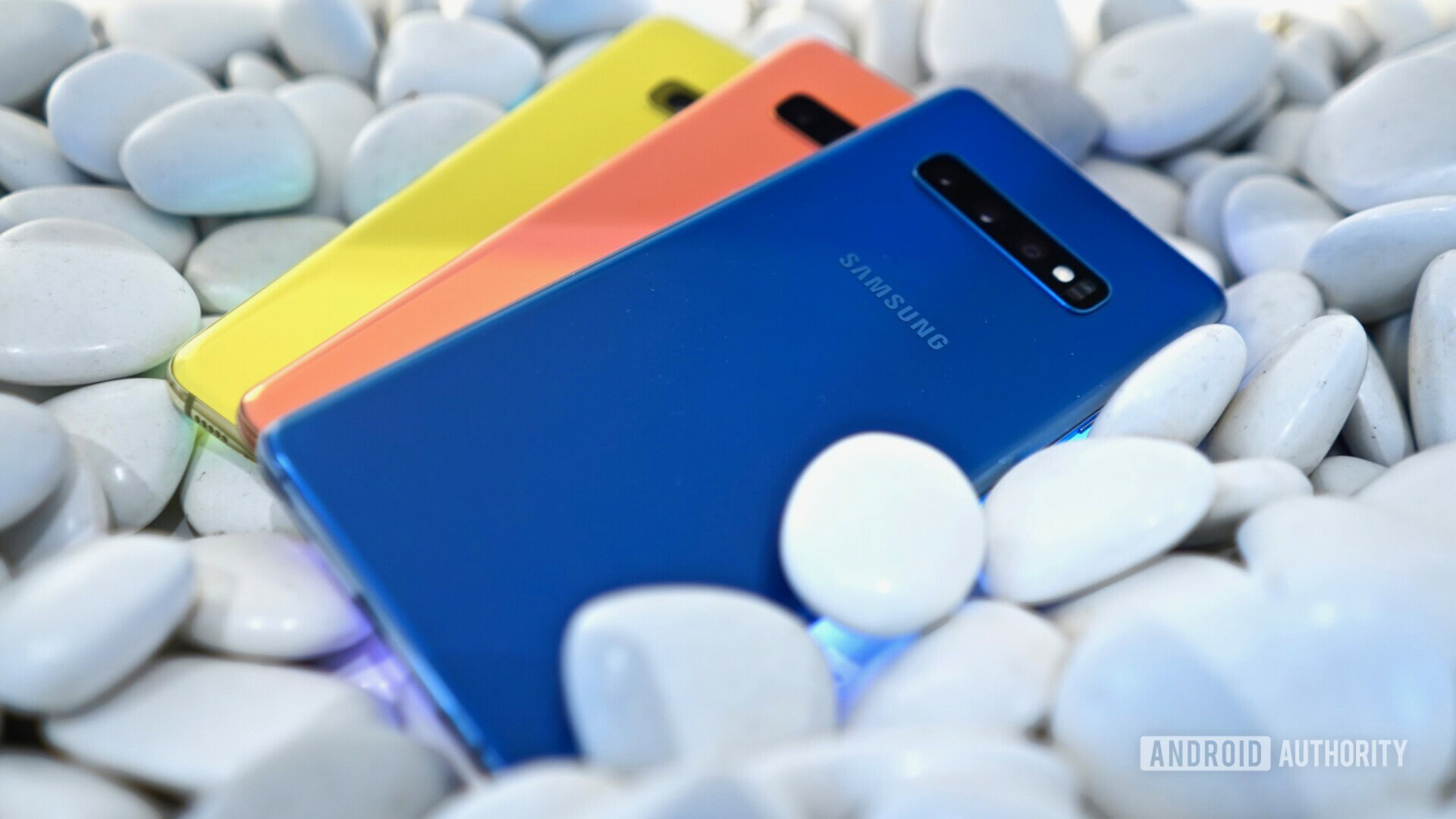 Backside photo of the new Samsung Galaxy S10 in blue, orange, and yellow color.