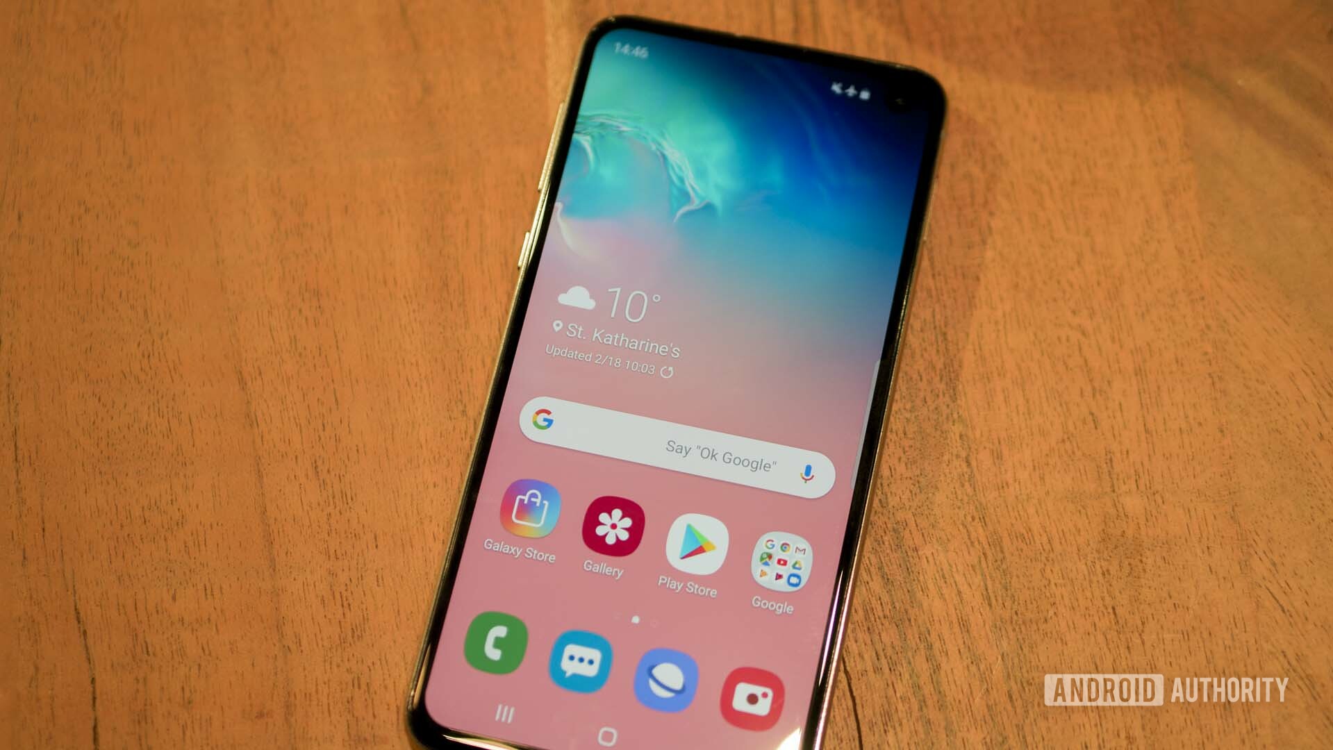 Samsung Galaxy S10e Front Homescreen