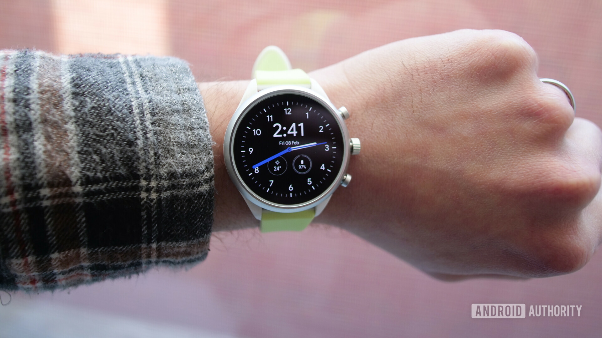 Photo of a Fossil Sport in neon yellow color with a watch face oled screen on wrist