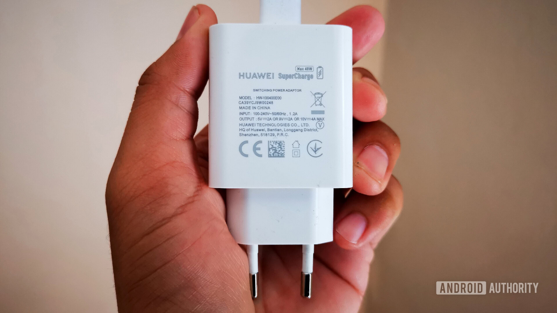 The HUAWEI Mate 20 Pro fast charger.