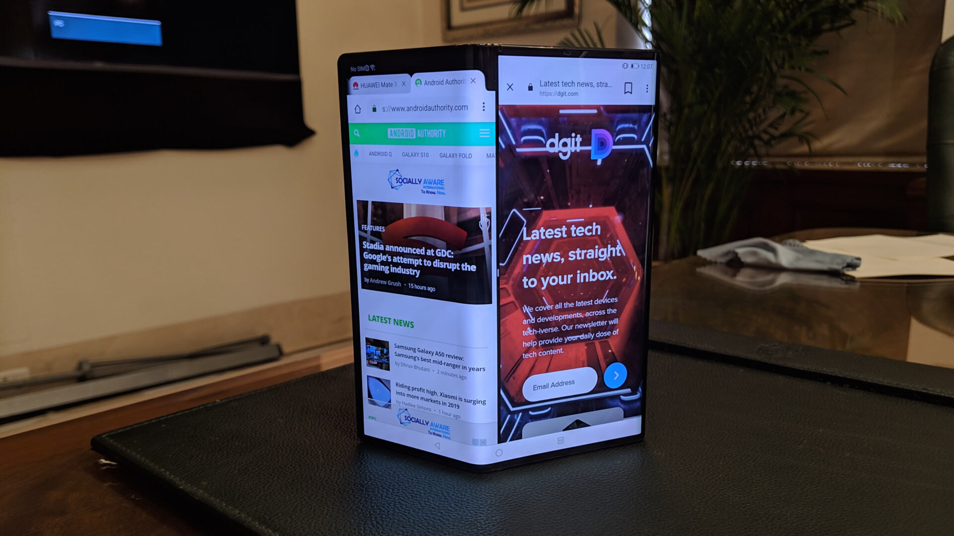 Huawei Mate X Folded Display with Dgit and Android Authority Split