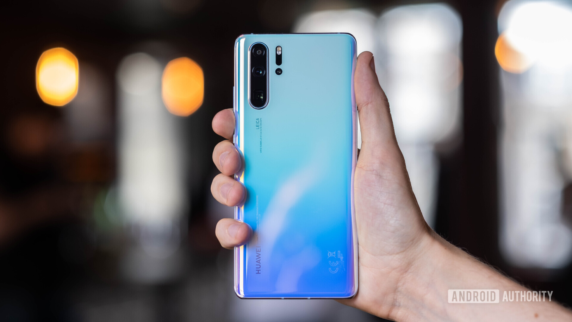 HUAWEI P30 Pro back in hand (14 of 60)