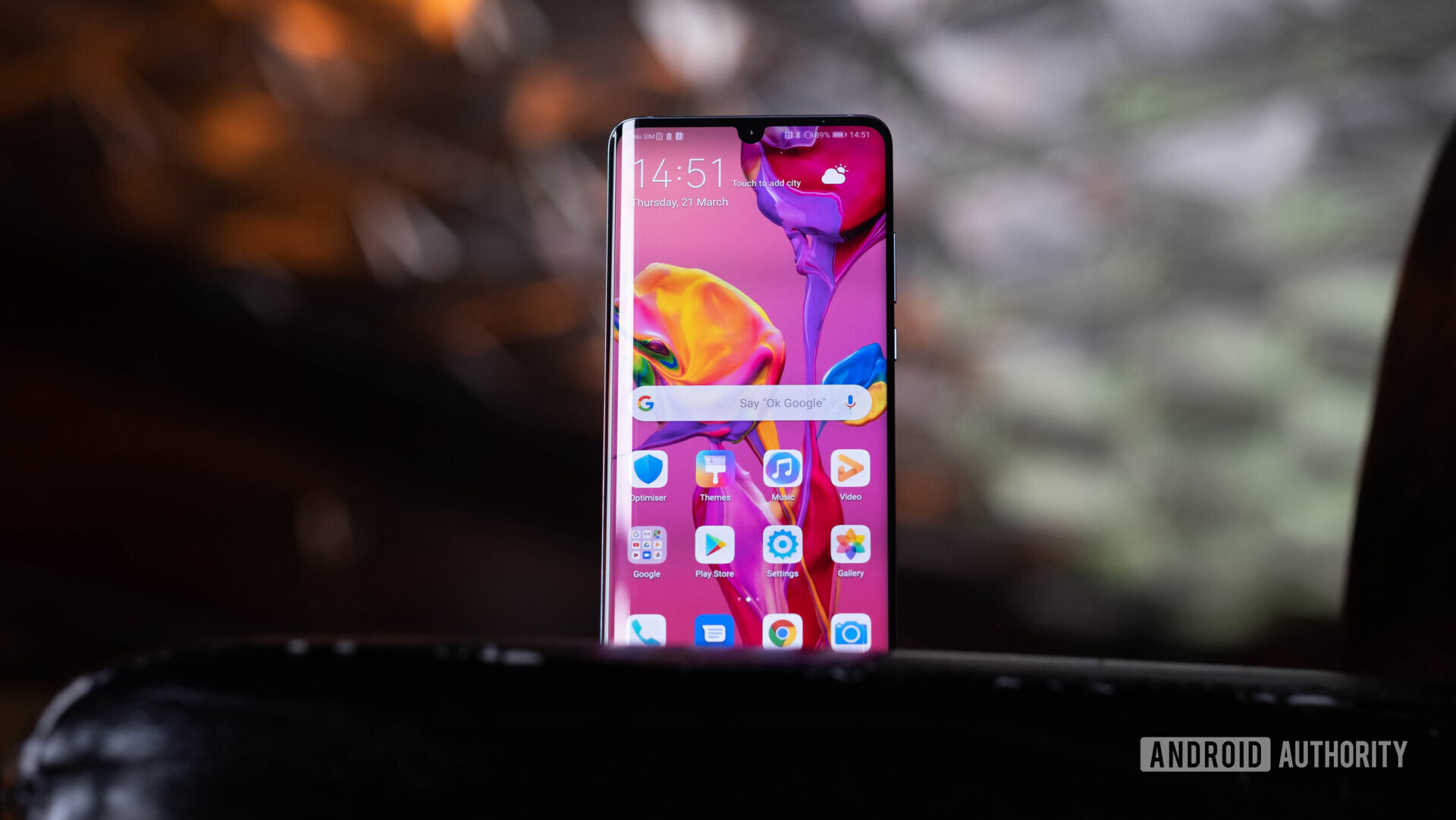 HUAWEI P30 Pro screen from lower angle