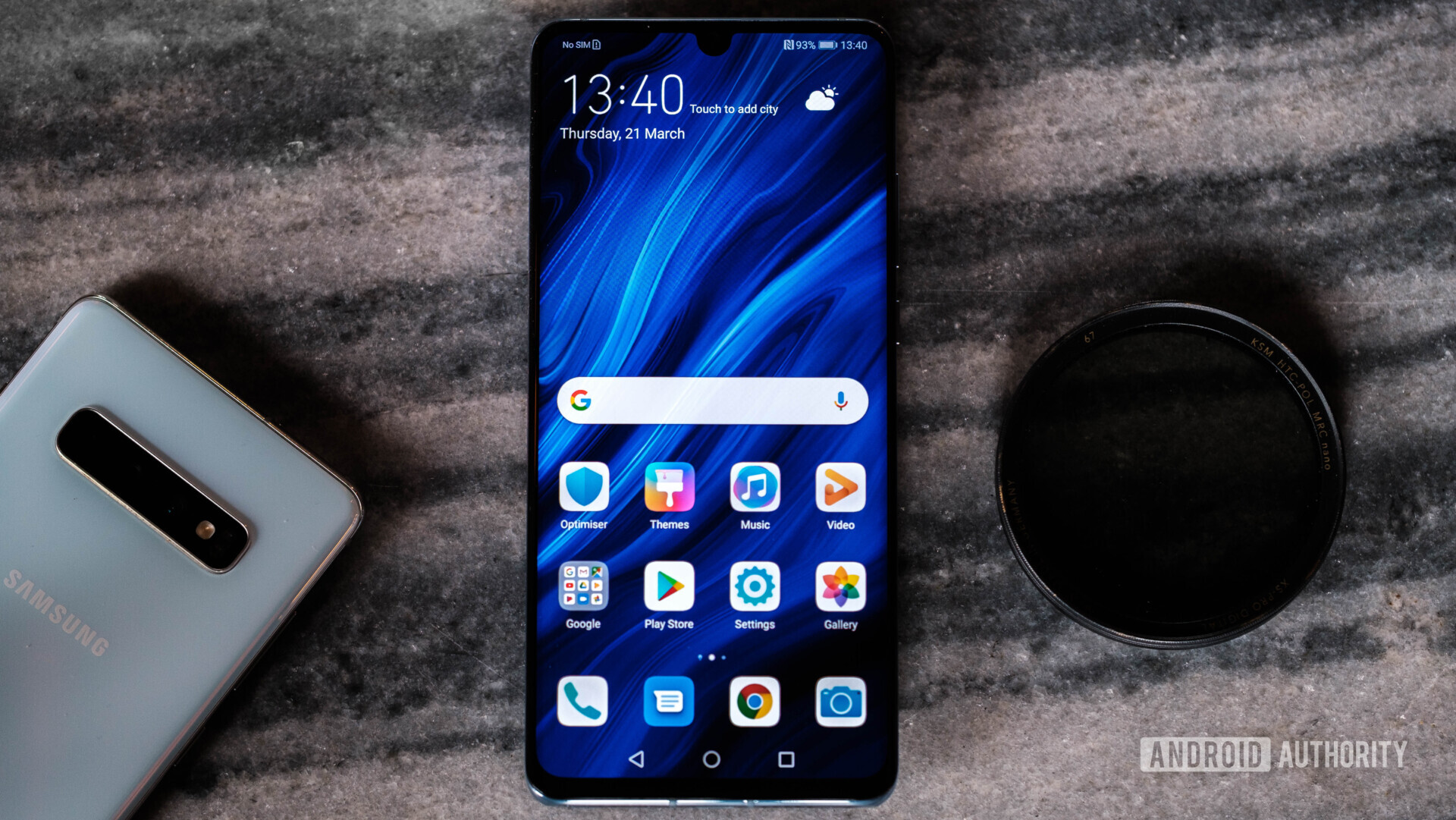 HUAWEI P30 Pro screen on table (13 of 60)