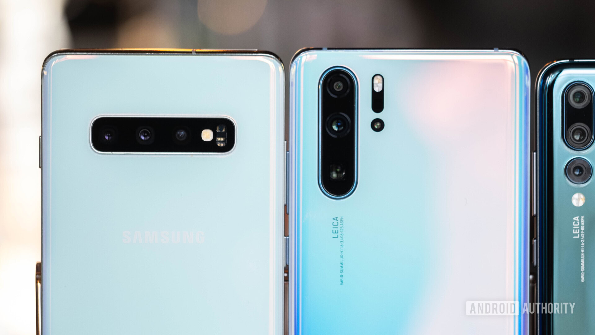 HUAWEI P30 Pro vs Samsung Galaxy S10 Plus cameras 