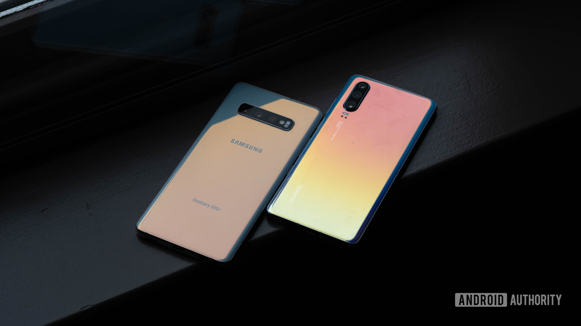 HUAWEI P30 back glare vs Samsung Galaxy S10 Plus (5 of 60)