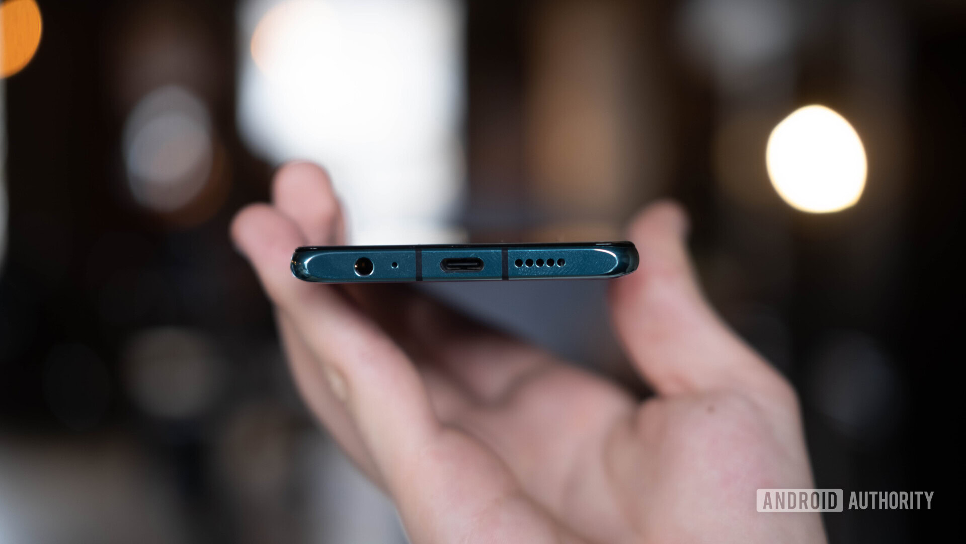 HUAWEI P30 bottom and headphone jack (32 of 60)