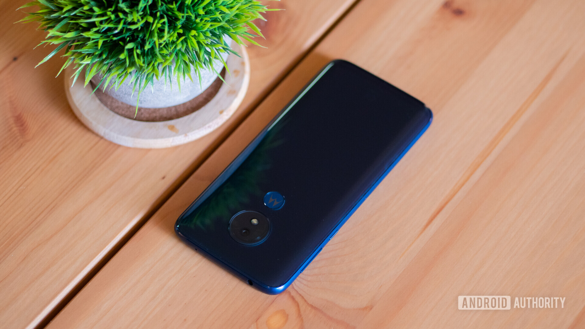 Moto G7 and Moto G7 Power review back glass