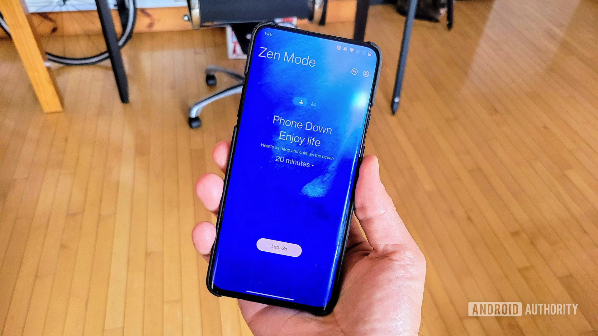 OnePlus Zen Mode shown on a OnePlus 7 Pro in hand