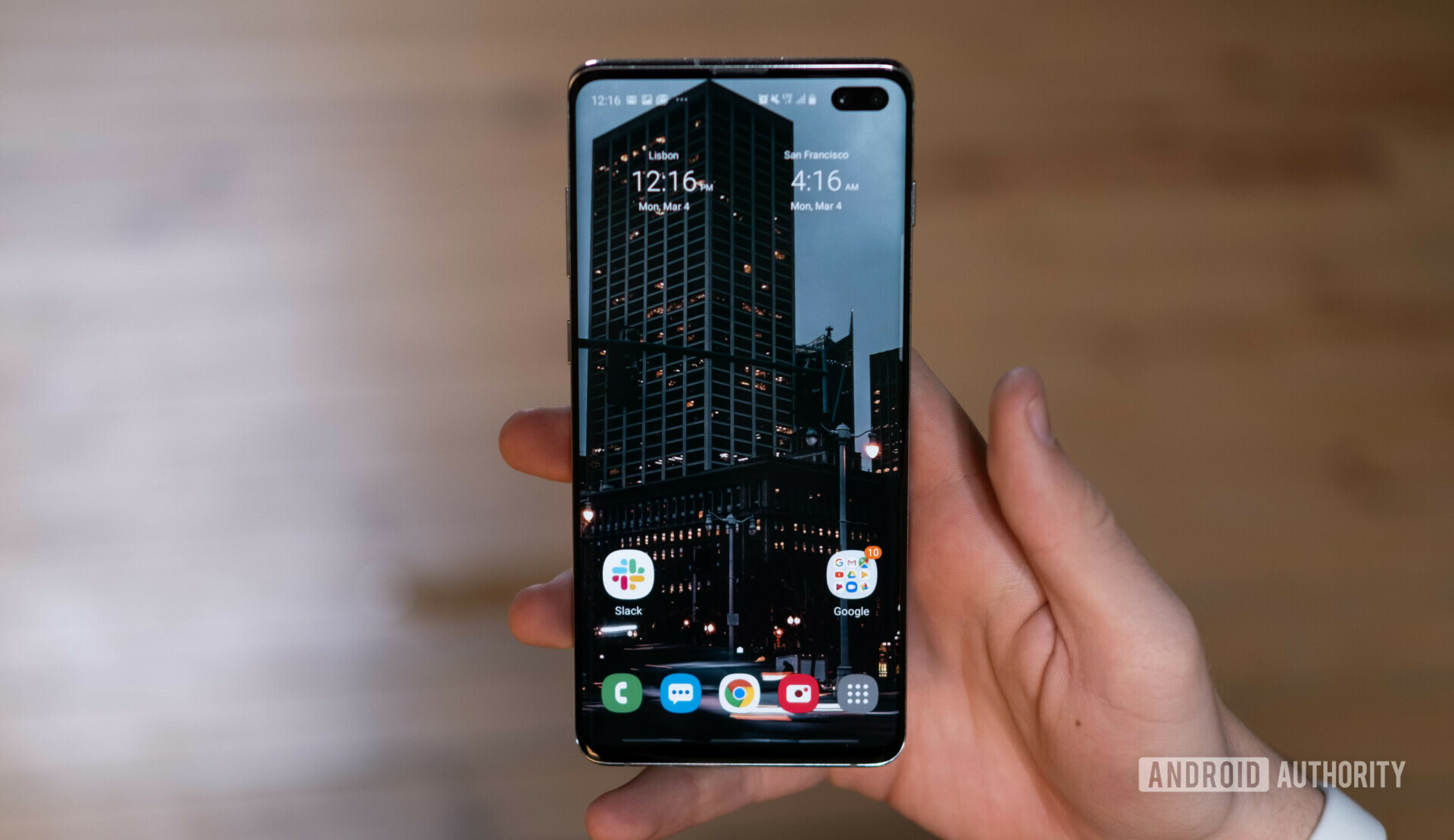 S10 Plus Holding Home Screen (11 of 13)