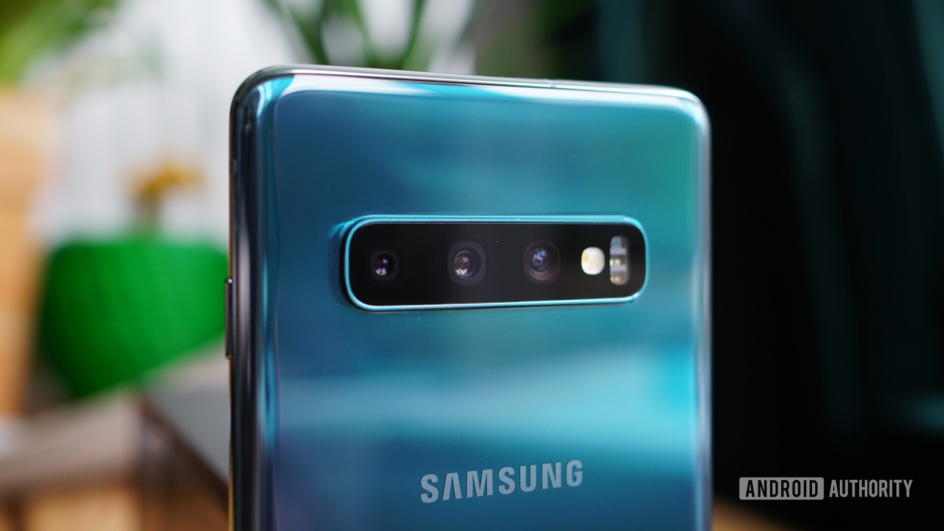 Samsung Galaxy S10 camera detail