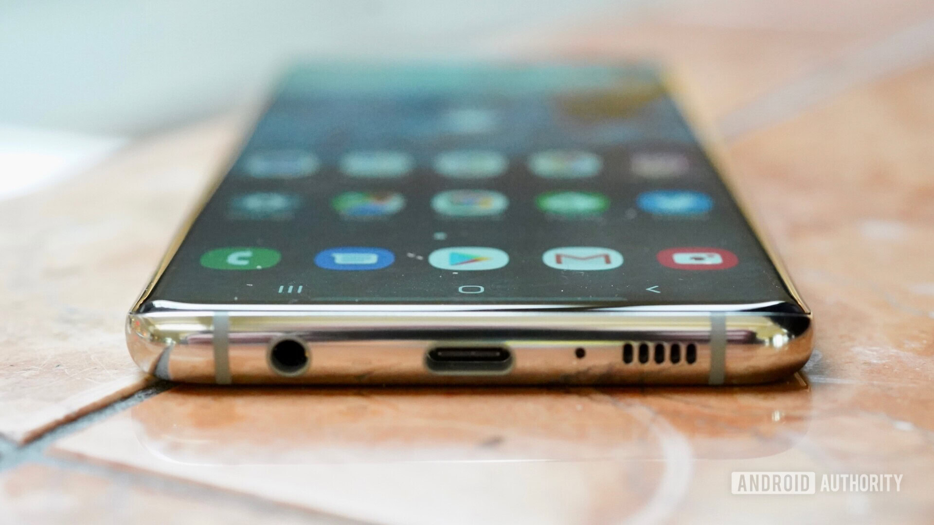 Samsung Galaxy S10 USB C port