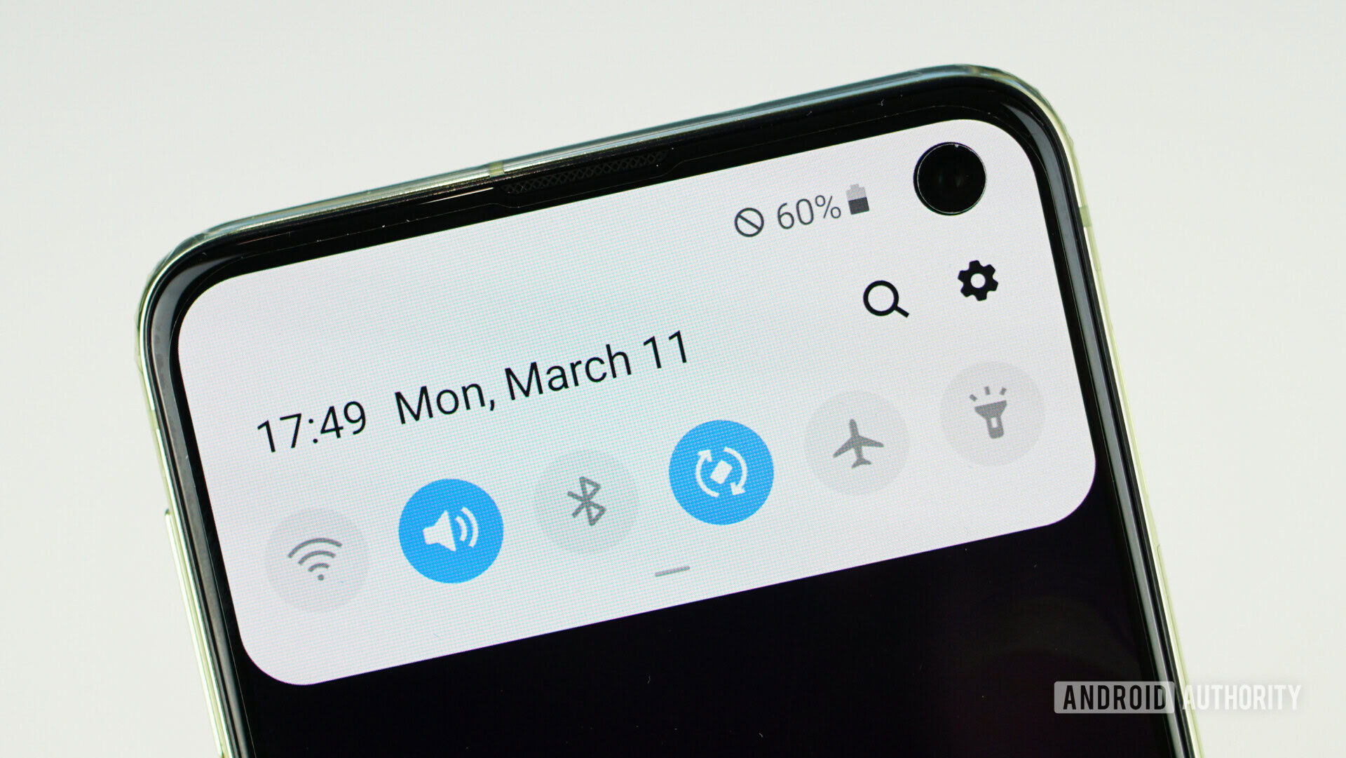 Samsung Galaxy S10e punch hole display