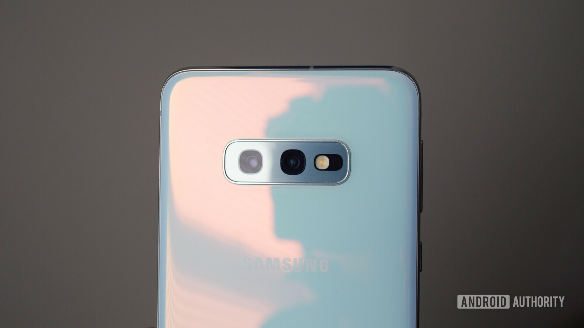 Backside of a white Samsung Galaxy S10E focusing on the dual cameras.