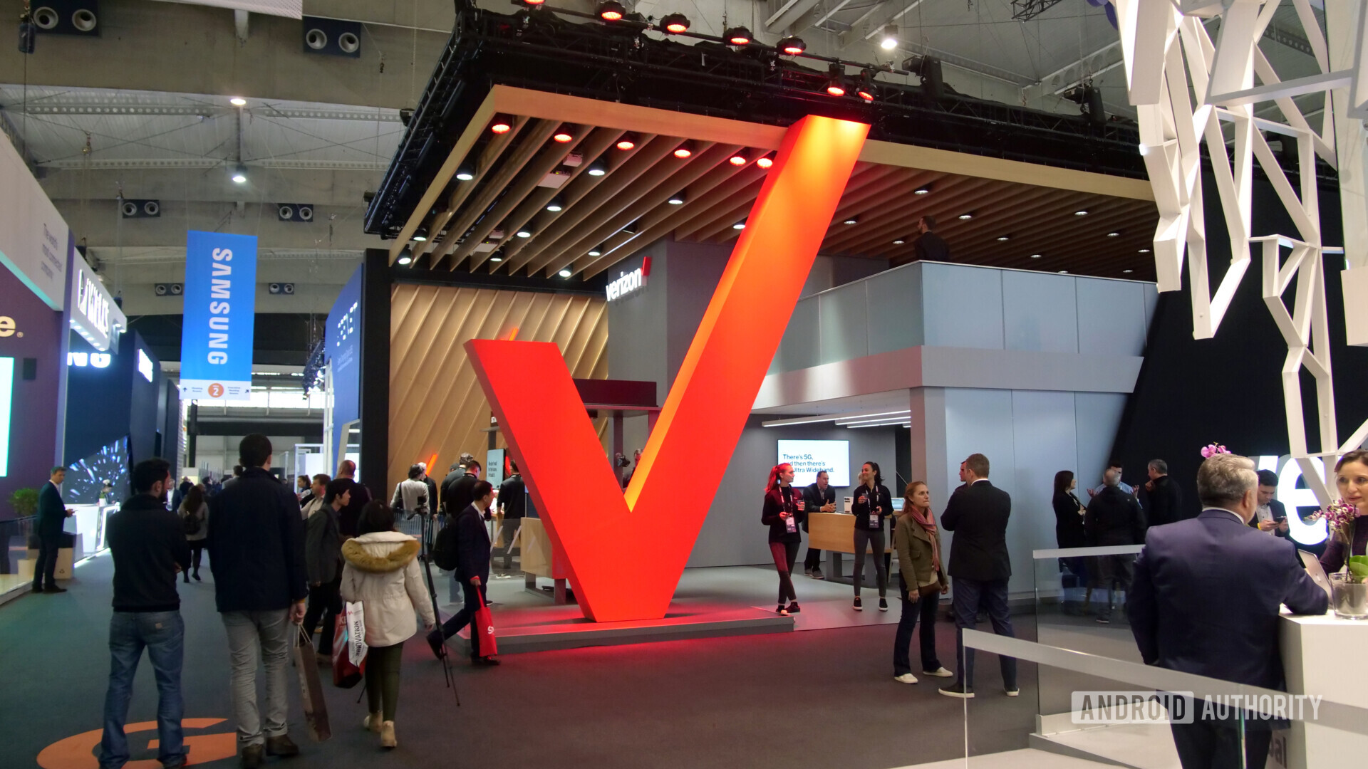 verizon big red v logo at mwc 2019 Verizon Just Kids