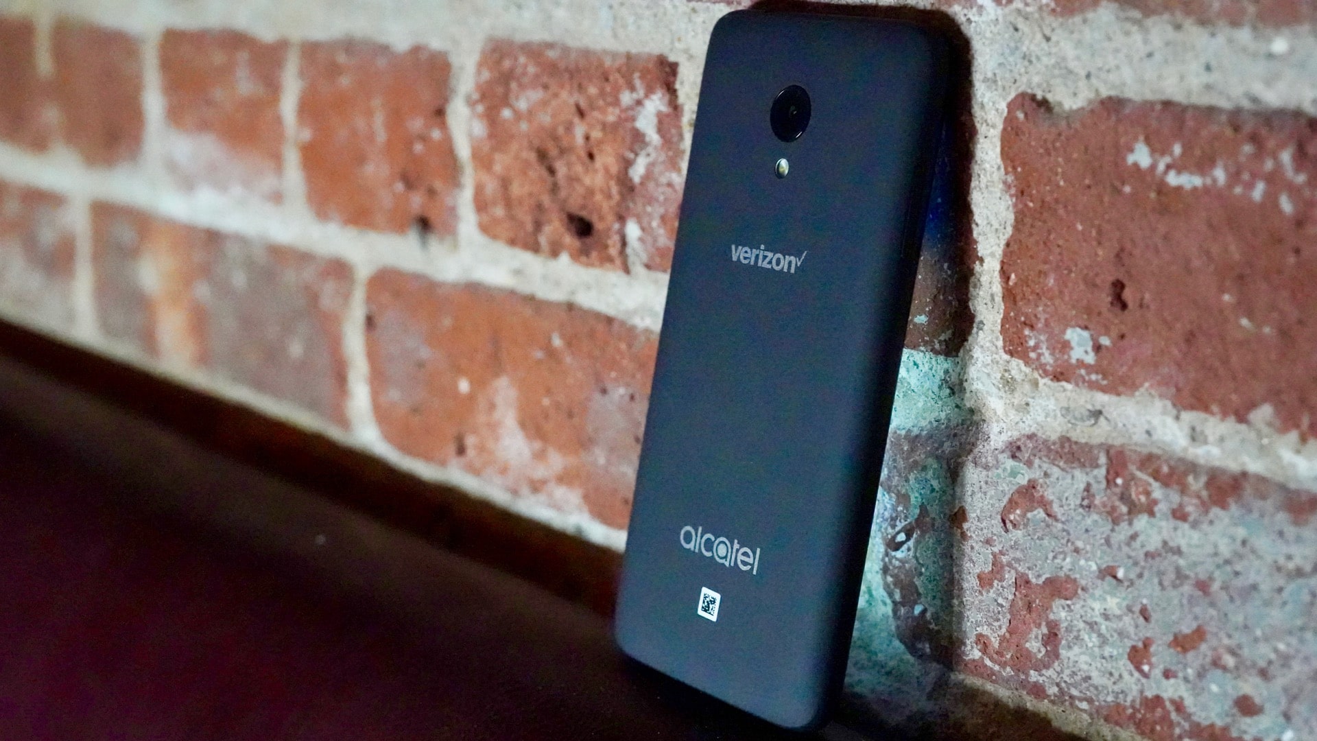 Alcatel Avalon V brick profile