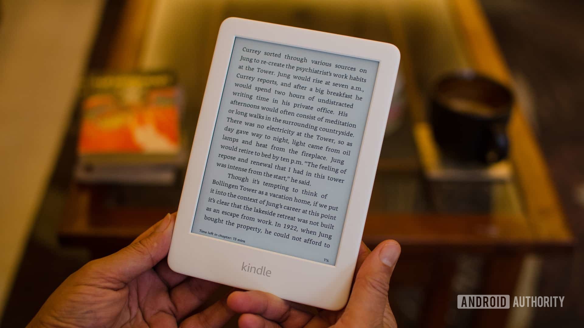 Amazon Kindle 2019 in hand