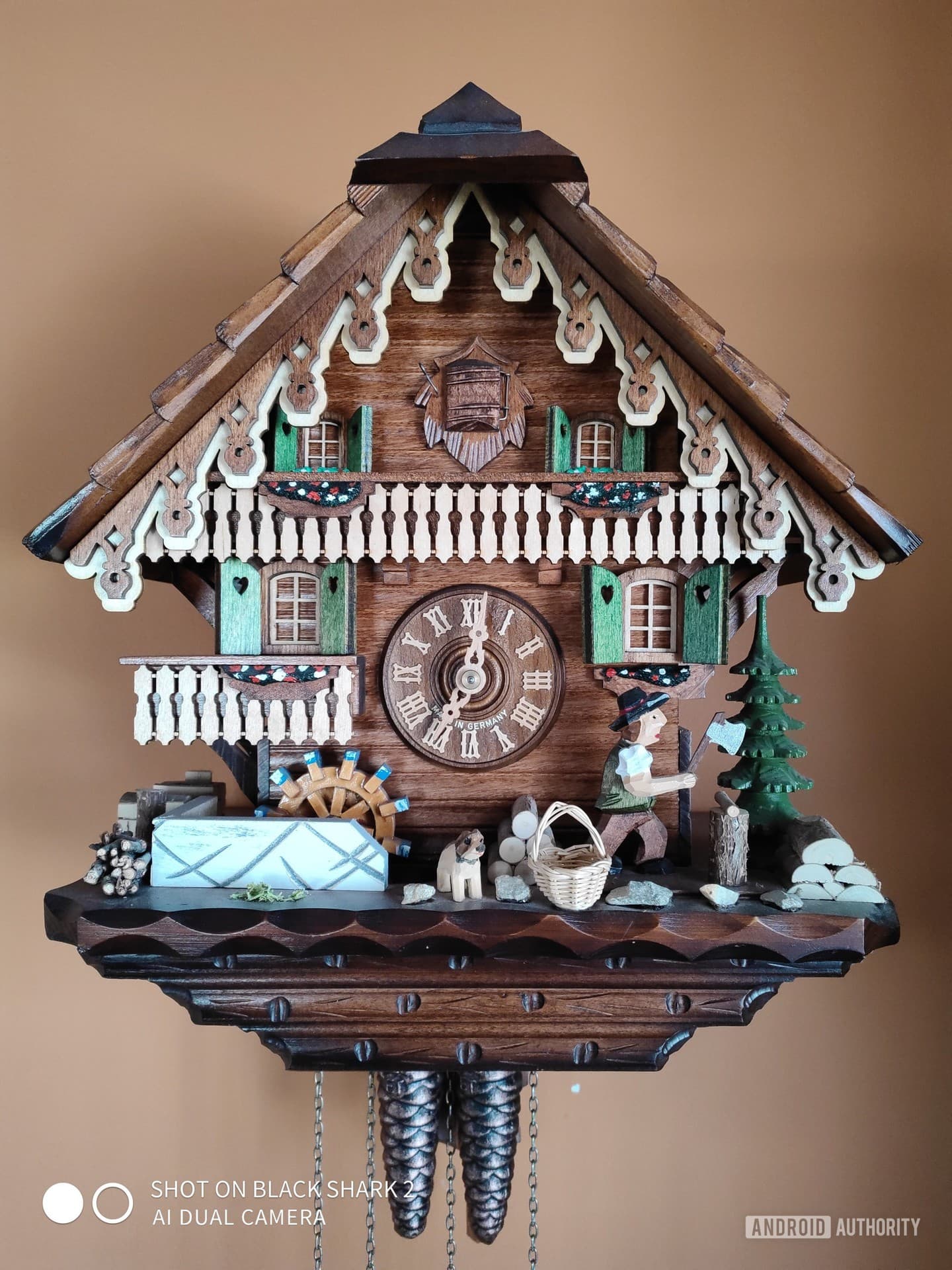 Black Shark 2 Photo Sample cuckoo clock