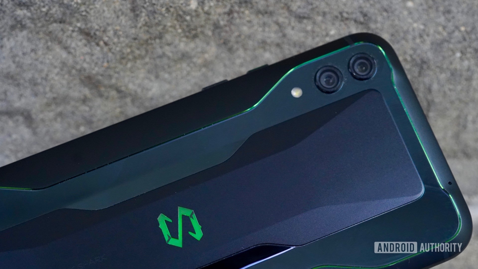 Xiaomi's Black Shark 2 gaming phone packs a pressure-sensitive display