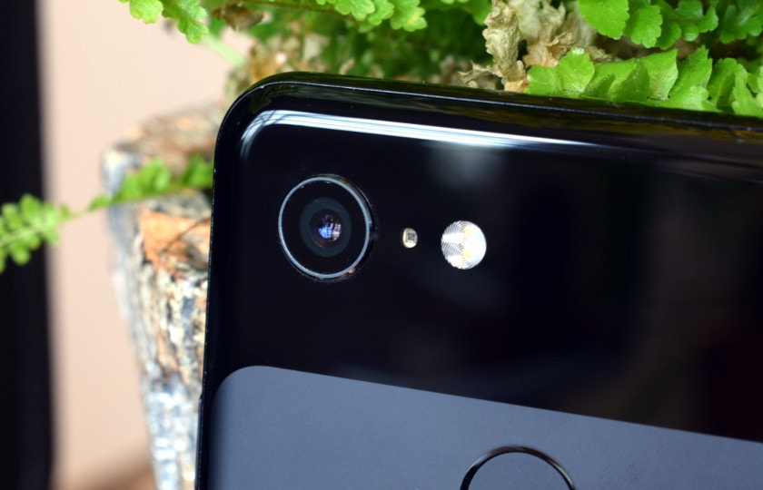 Google Pixel 3 camera lenses close up