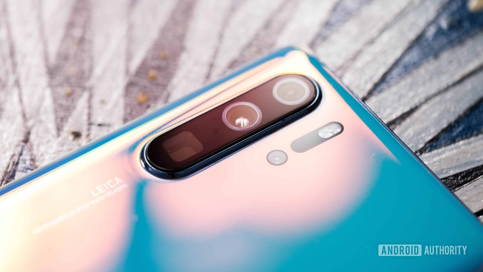 HUAWEI P30 Pro camera array at angle