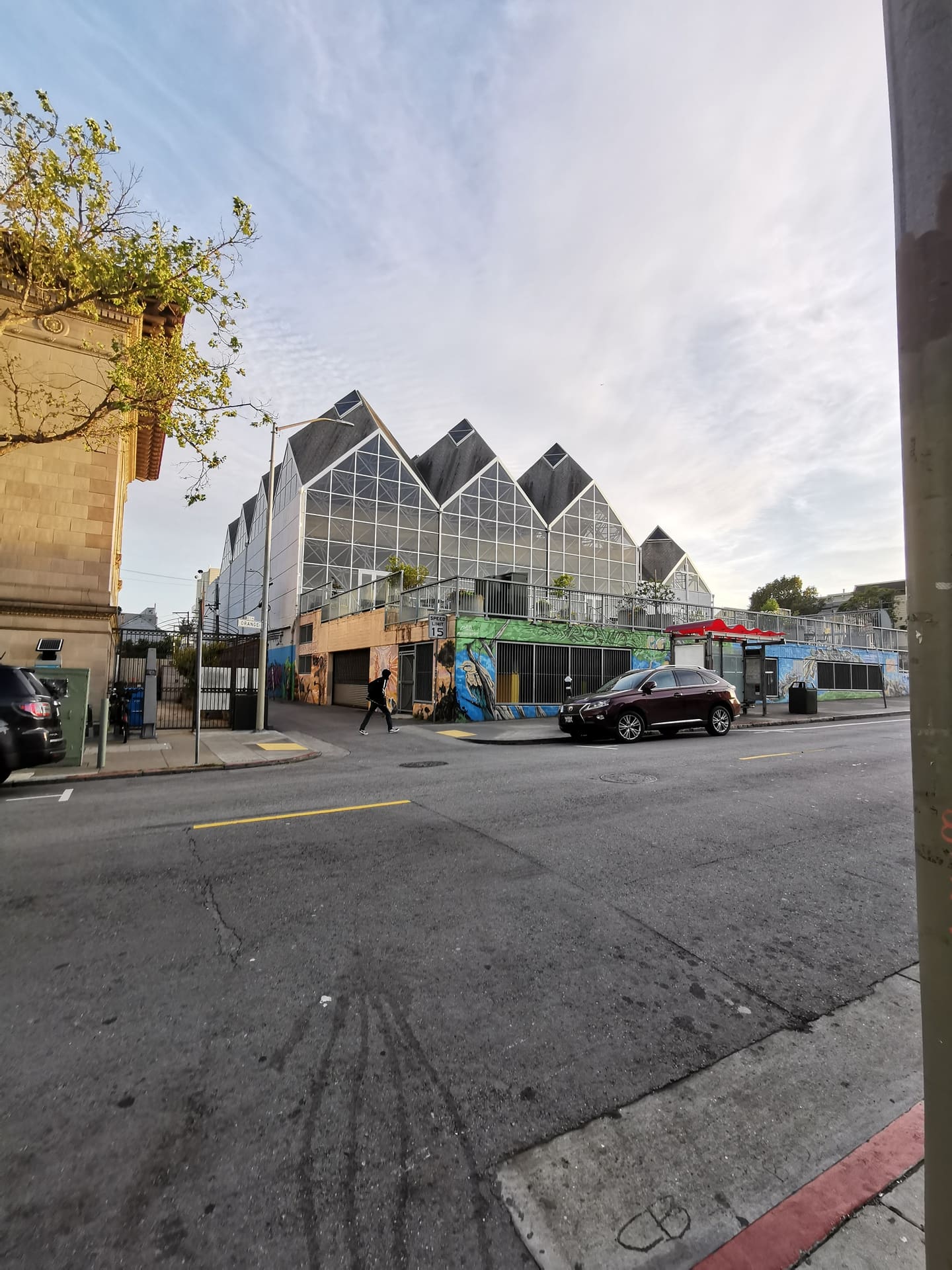 Huawei P30 photo sample building wide