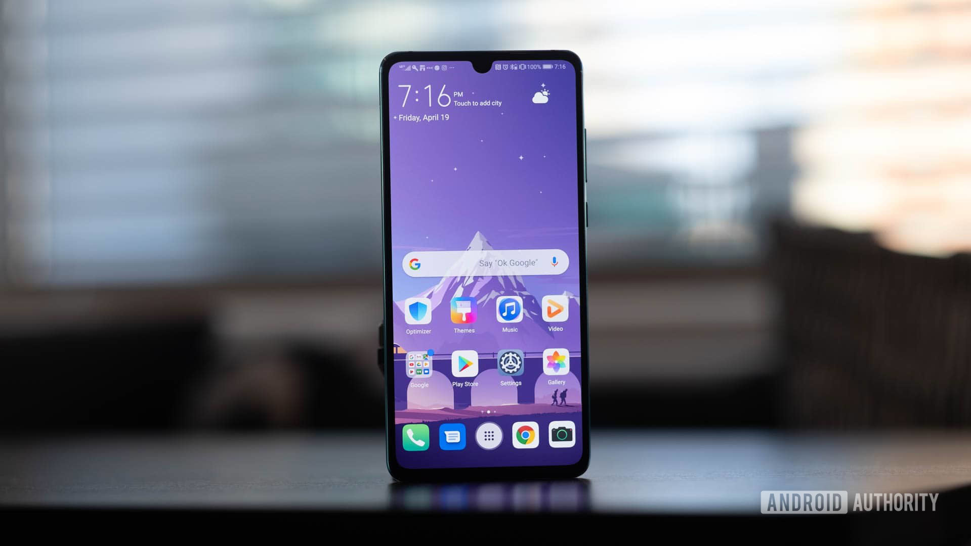 HUAWEI P30 screen on table