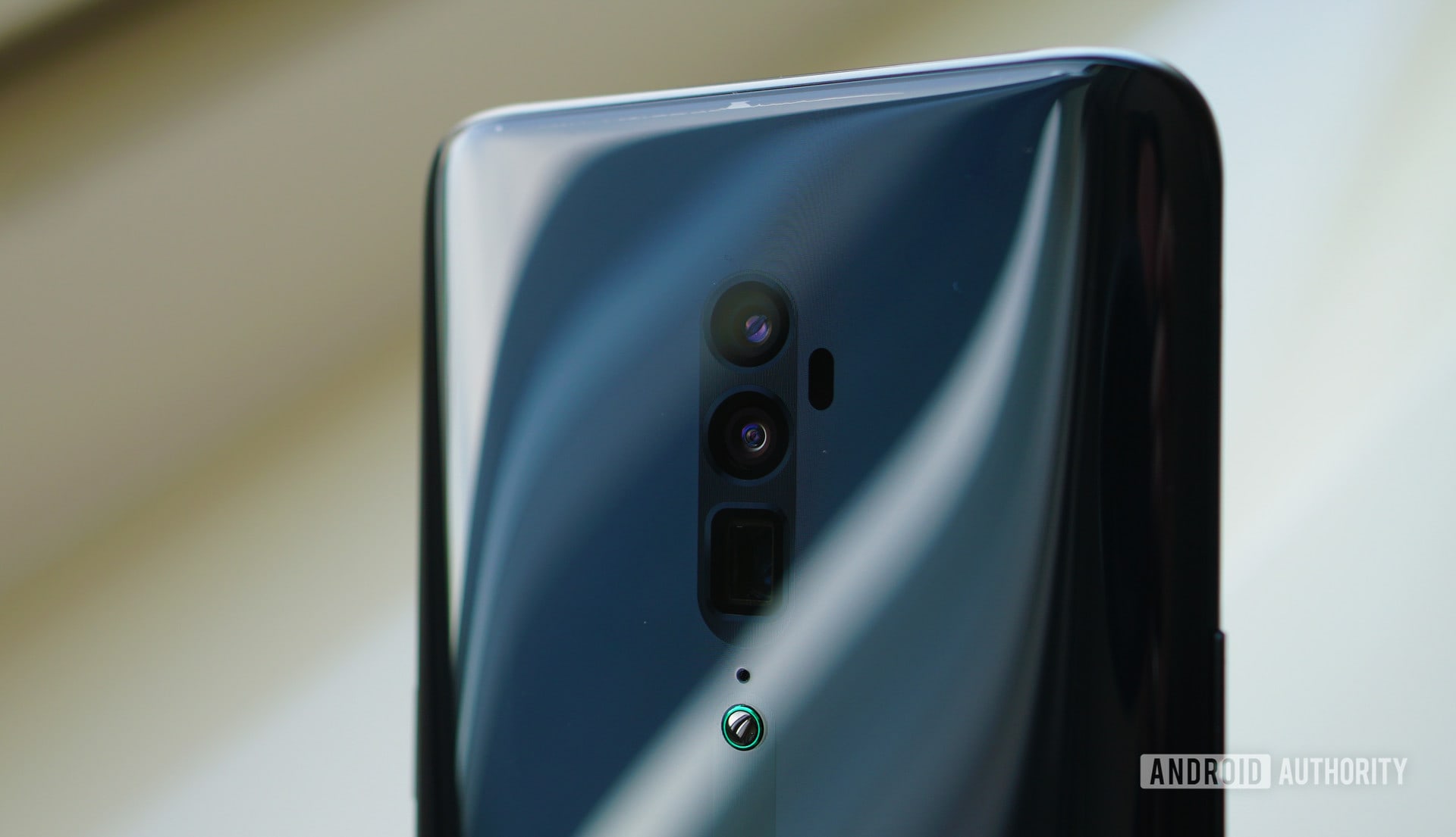 OPPO Reno triple camera array