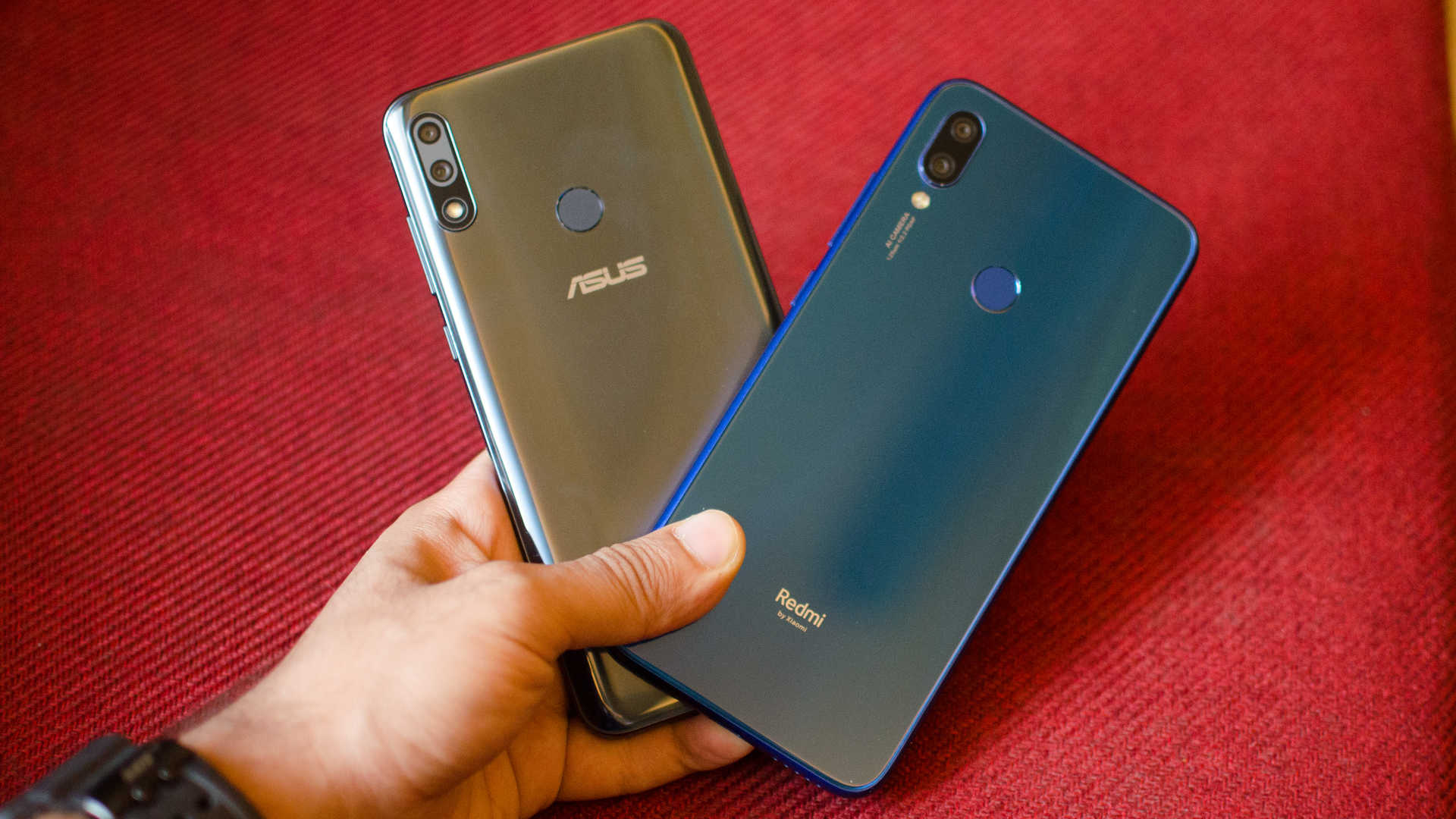 Redmi Note 7 vs ASUS Zenfone Max Pro M2 both phones in hand