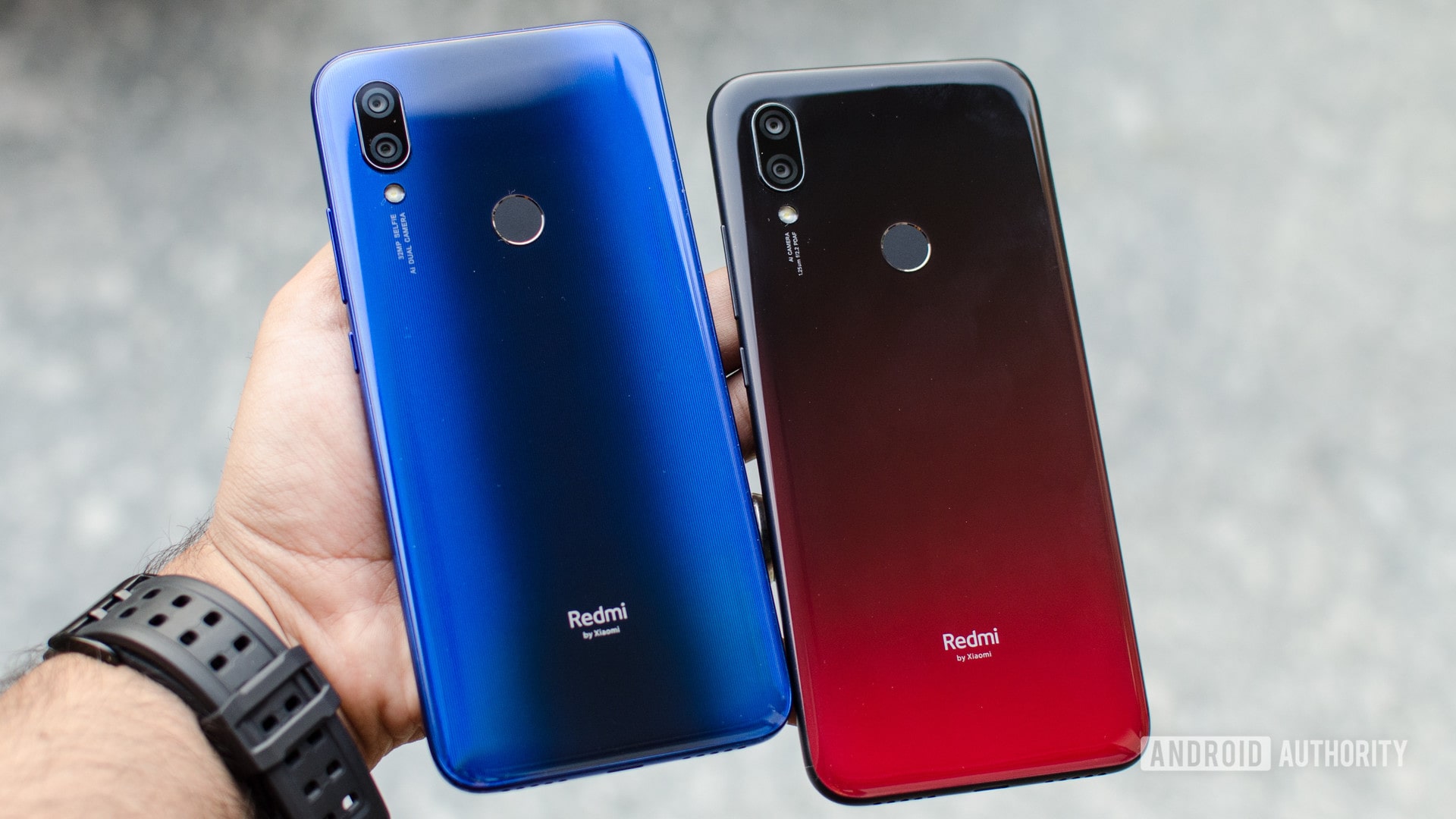 Redmi Y3 and Redmi 7 in hand