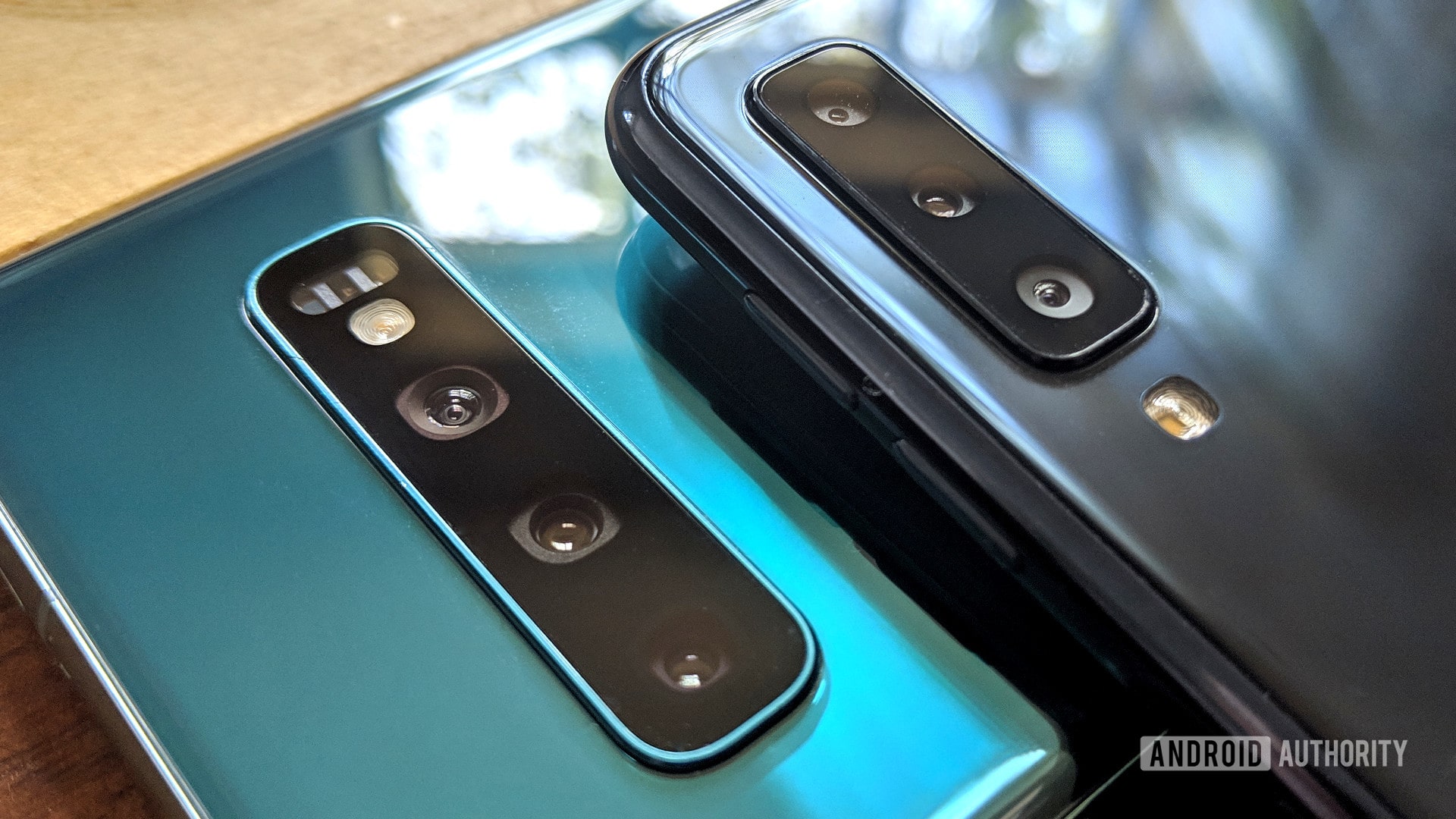 Samsung Galaxy S10 vs Galaxy A7 2018 rear cameras