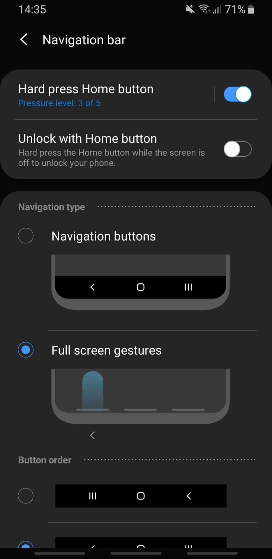 Navigation gestures in Samsung One UI.