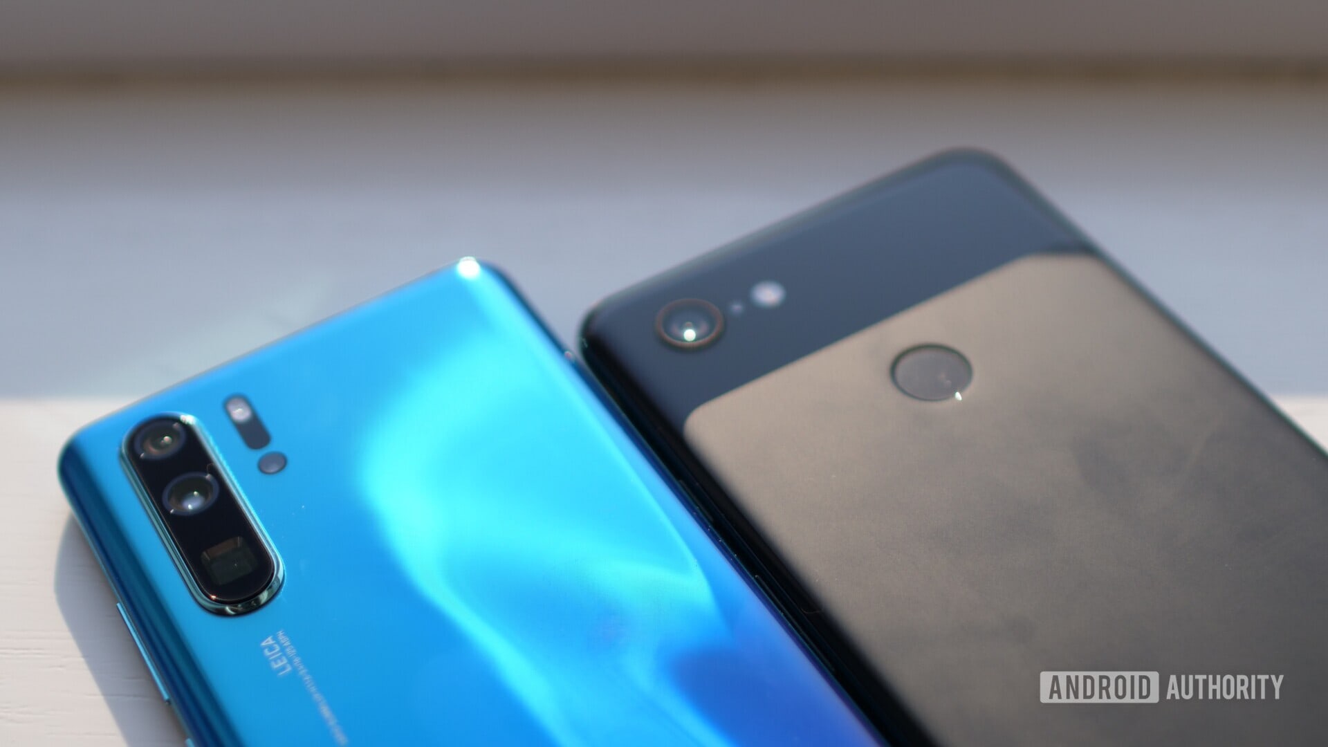 rear of blue huawei p30 pro vs black google pixel 3 xl