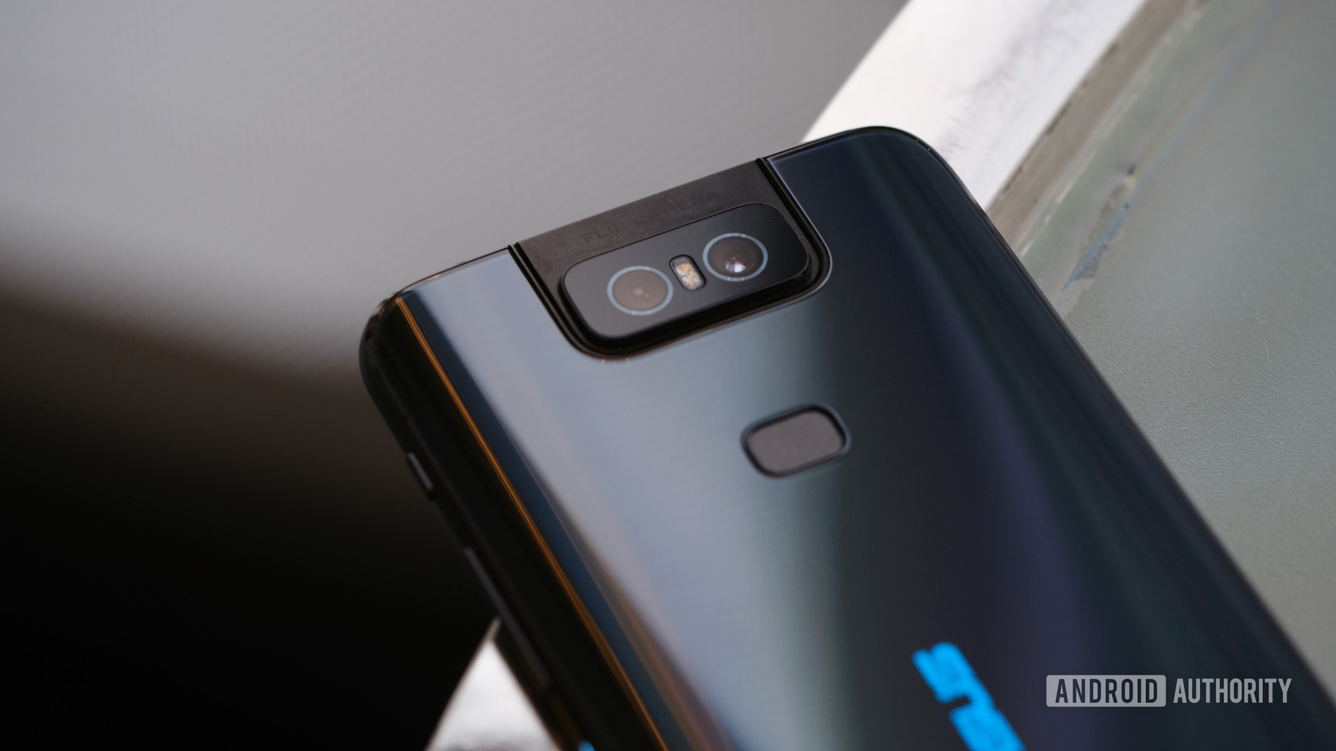 Asus Zenfone 6 Camera on table