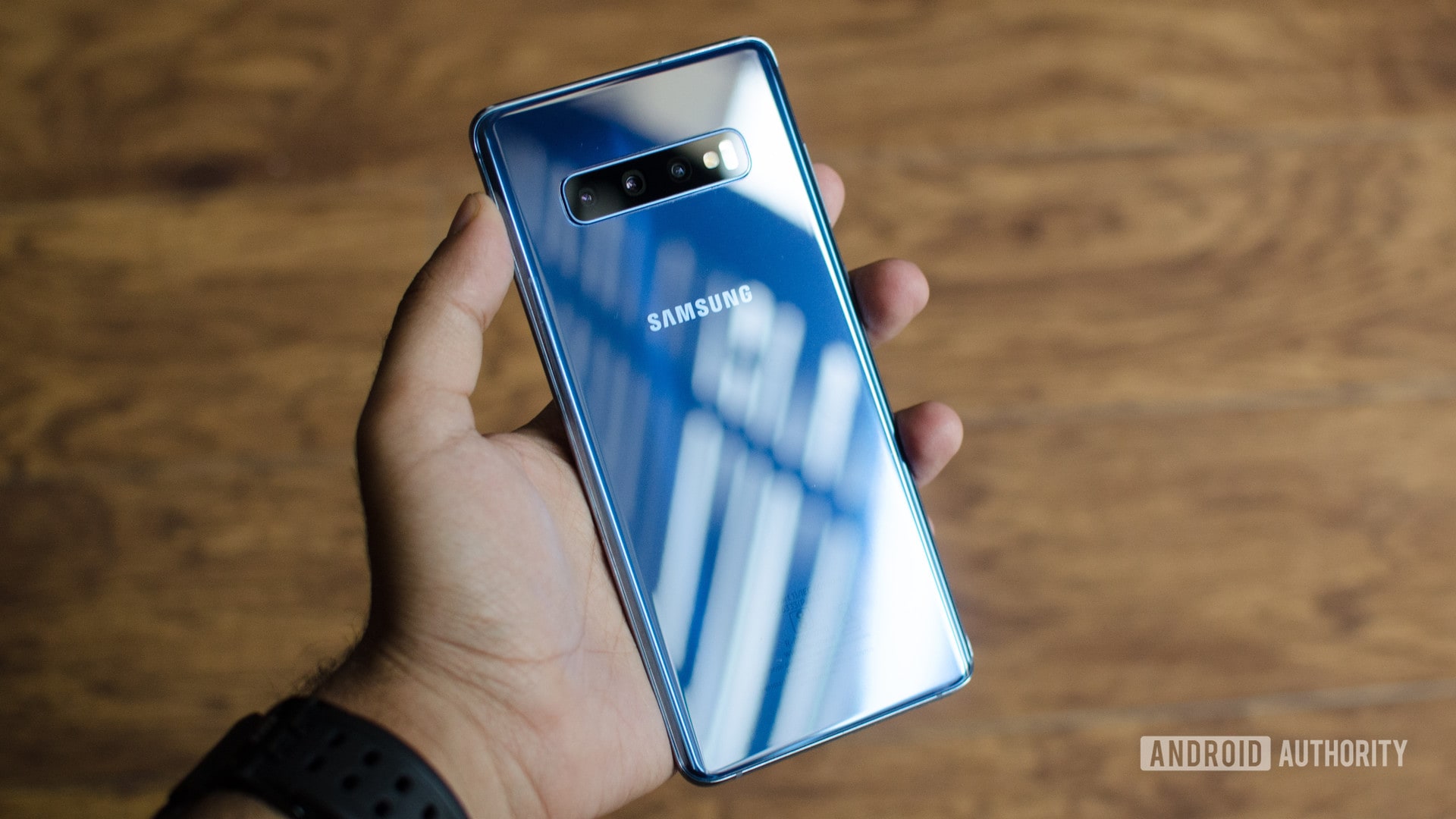 The back of the Galaxy S10 to promote the Samsung Galaxy S10 Plus discount for 2020.